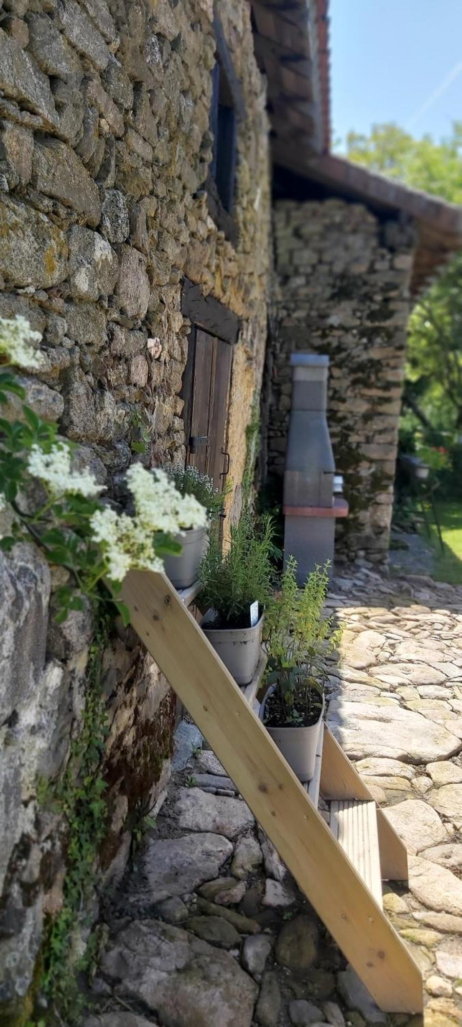 Beautiful 2 Bed Cottage With Swimming Pool Pageas Номер фото